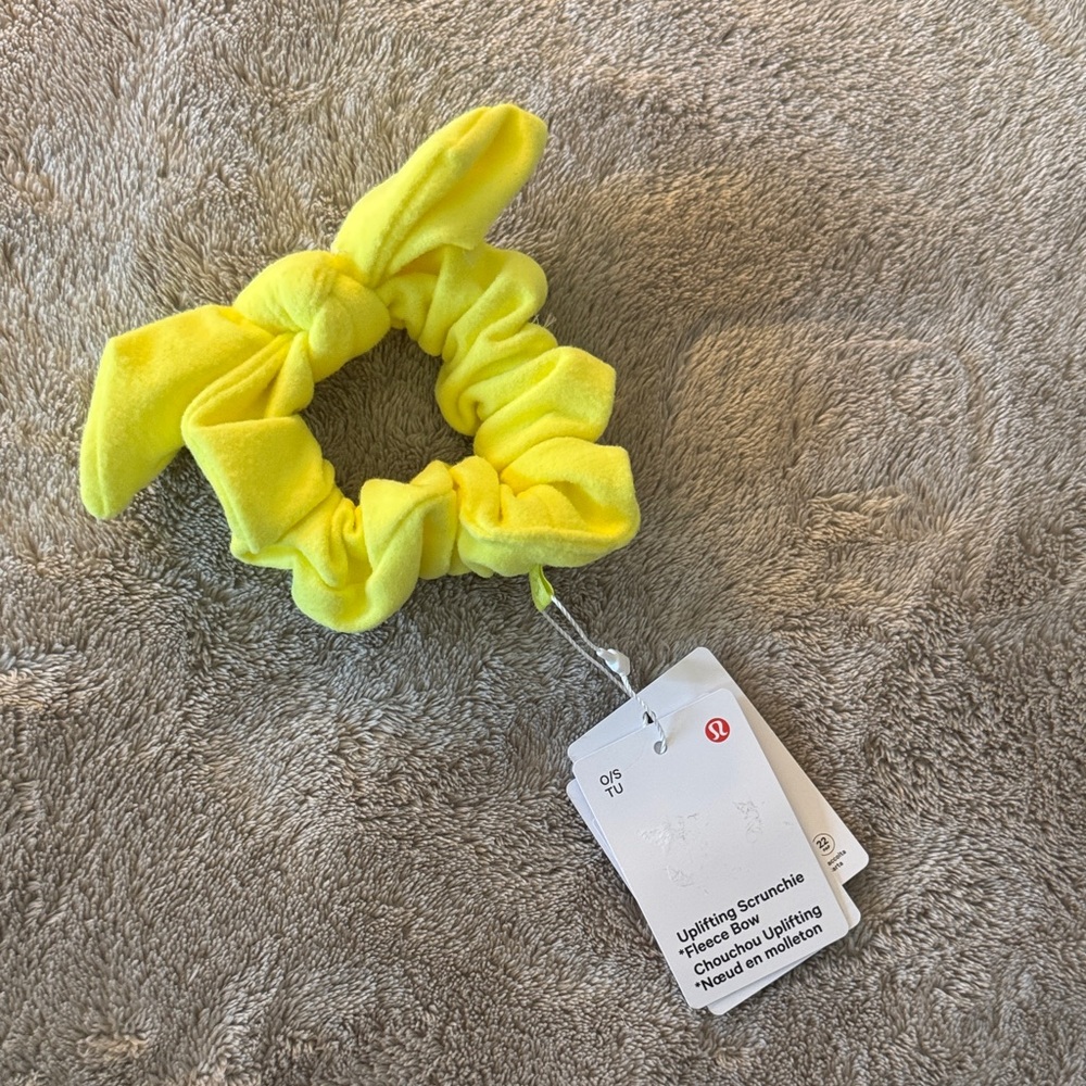 Lululemon uplifting scrunchie *fleece bow